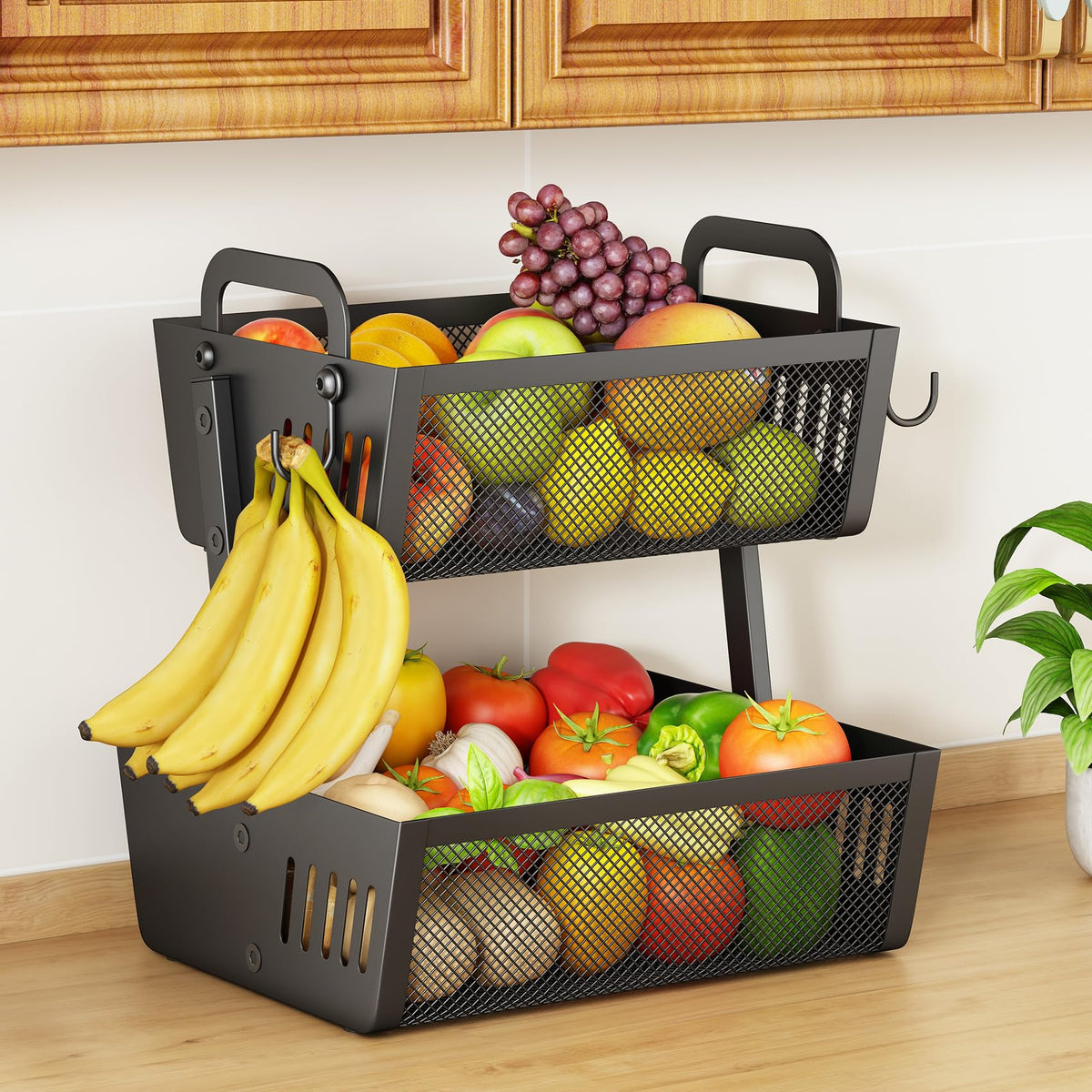 La bandeja SAYZH dos niveles negro en mesa, acceso cómodo a las frutas.