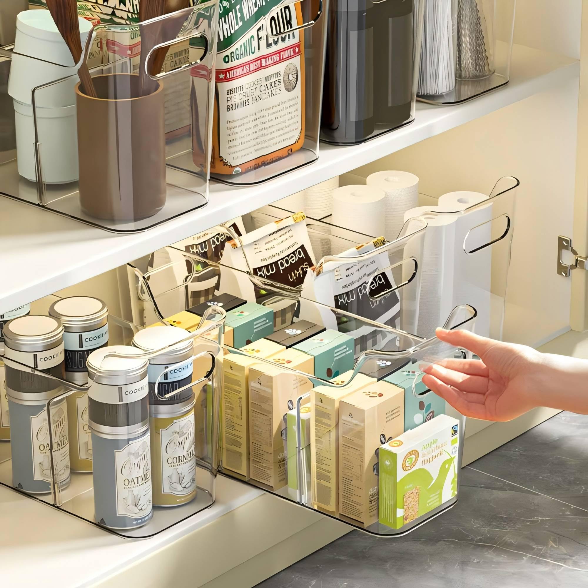 SCPB organización en alacena de cocina con divisores para utensilios pequeños.