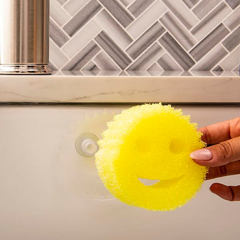 Scrub Daddy Caddy organiza productos de limpieza, ahorra espacio y evita desorden.