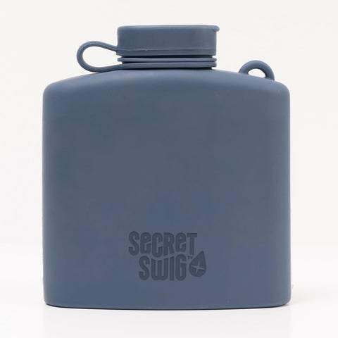 Secret Swig frasco de silicona 8oz con embudo ventilado, perfecto para llevar bebidas con seguridad.