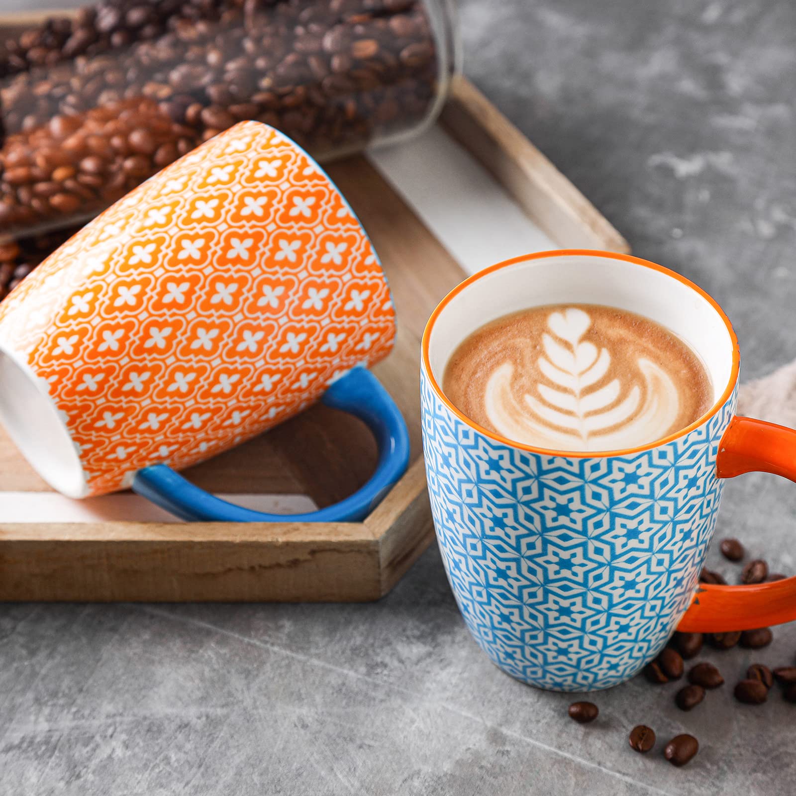 Selamica conjunto colorido de tazas para desayunos y pausas.