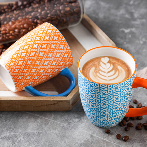 Selamica conjunto colorido de tazas para desayunos y pausas.