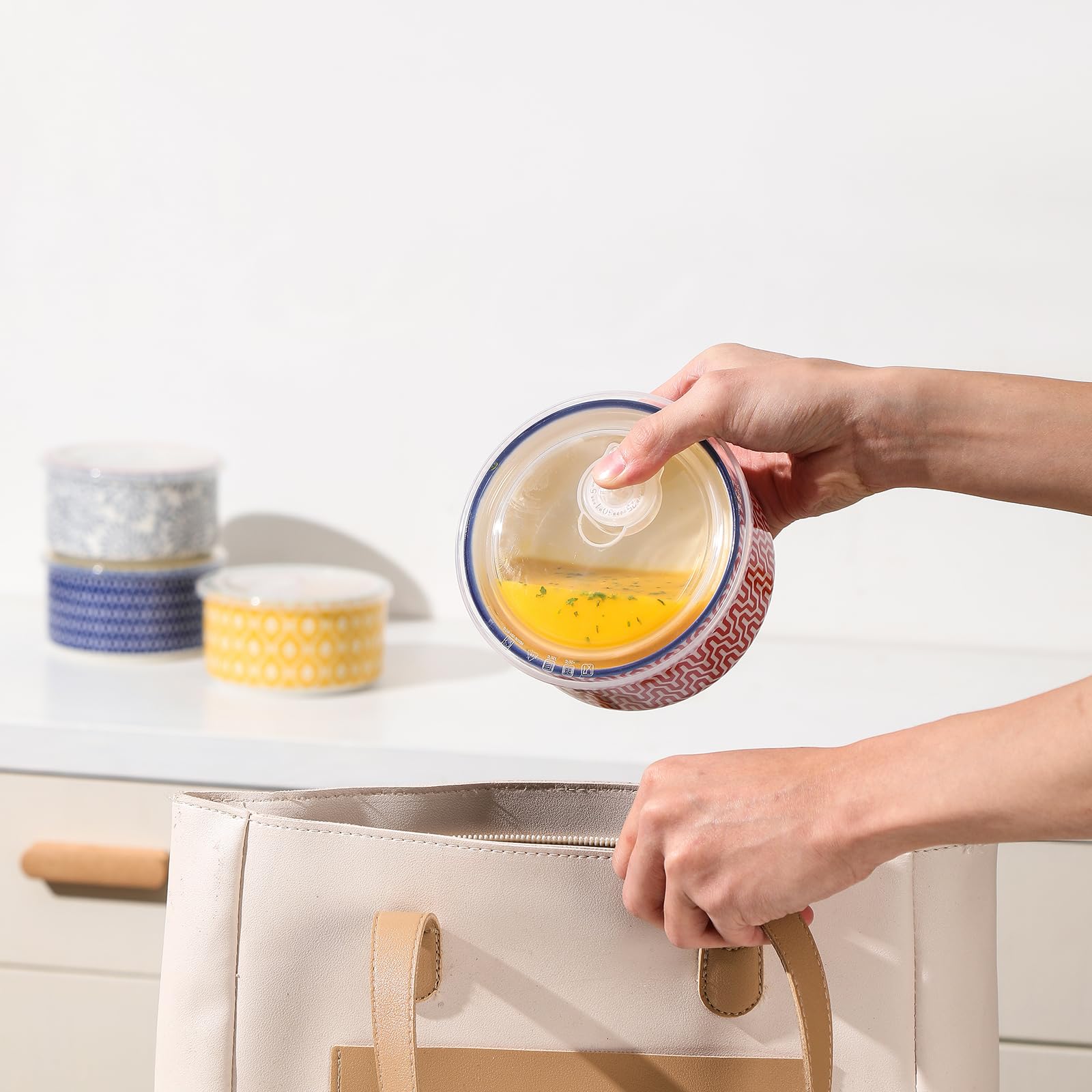 Cuenco Selamica de 14 oz con tapa hermética para comidas para llevar.