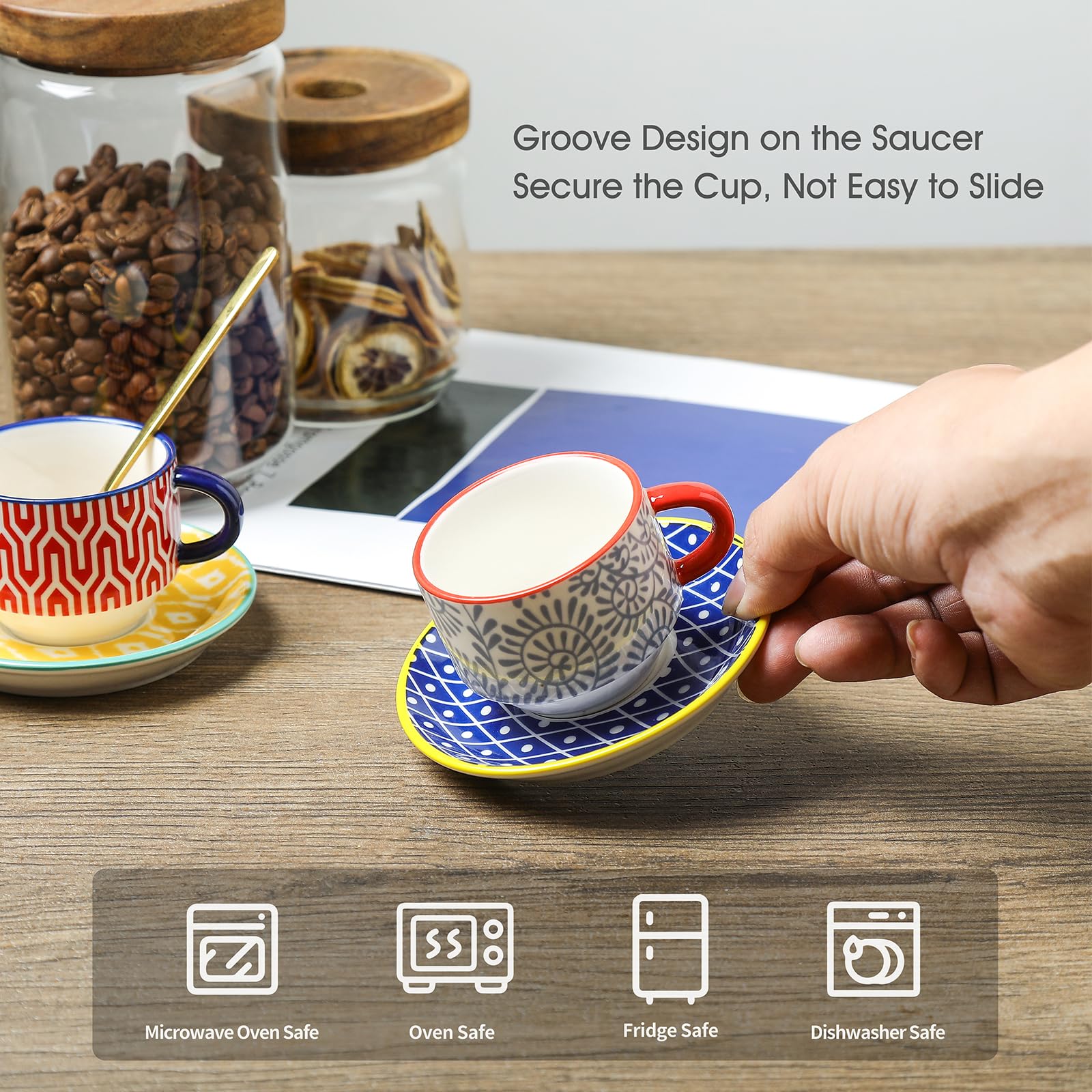 Selamica demitasse con juego de colores variado, añade estilo al momento del café.