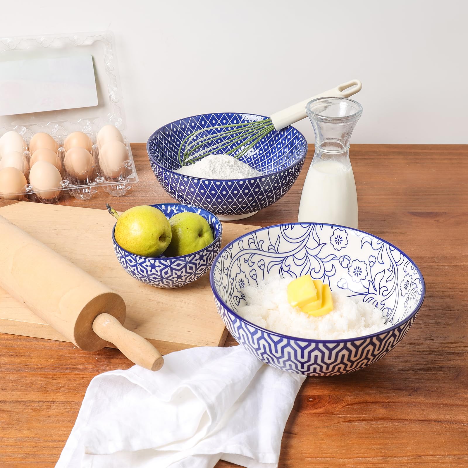 Ensaladera Selamica con patrón floral-geométrico azul para la mesa