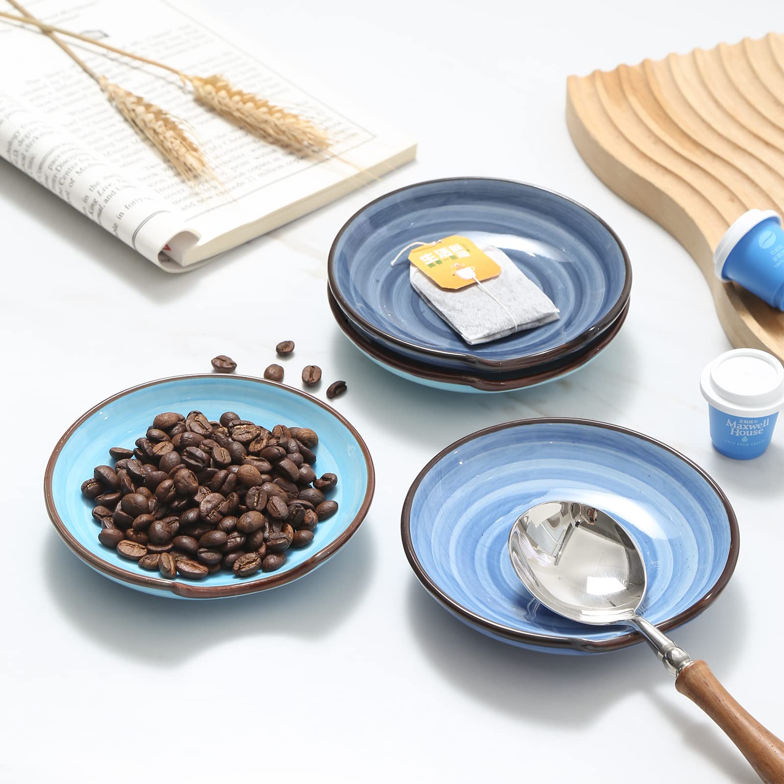 Diseño elegante Selamica, perfecto para servir como bandeja pequeña de postres o frutos.