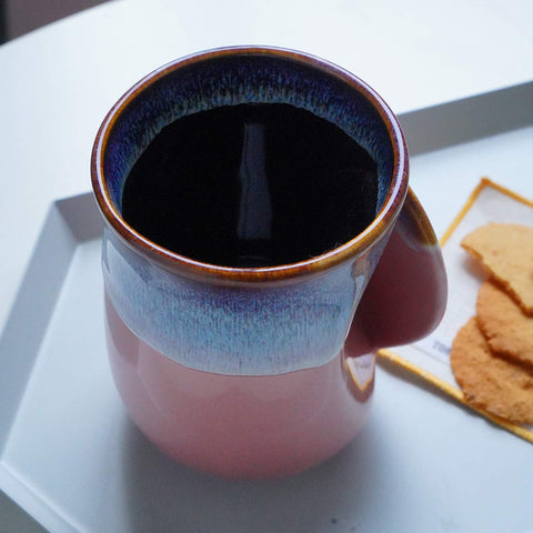Taza Selamica con función calentador de manos para inviernos fríos.