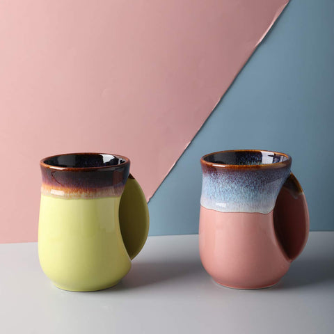 Taza Selamica con patrón novedoso, diseño único y llamativo.