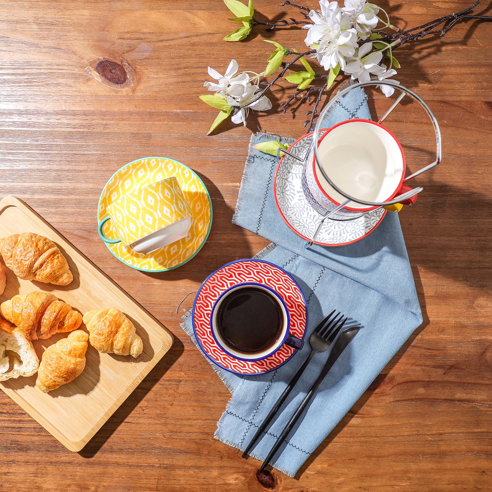 Selamica tazas apilables con base y platillos, ahorro de espacio.