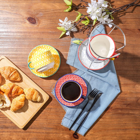 Selamica tazas apilables con base y platillos, ahorro de espacio.