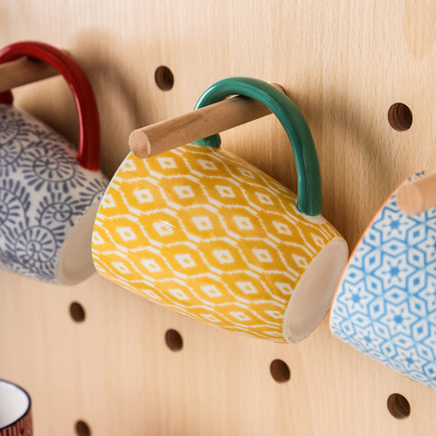 Selamica tazas con inserto de acero inoxidable para mayor duración.