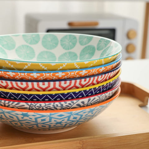 Selamica tazones-ceramica-colores-surtidos, presentación atractiva para comidas.