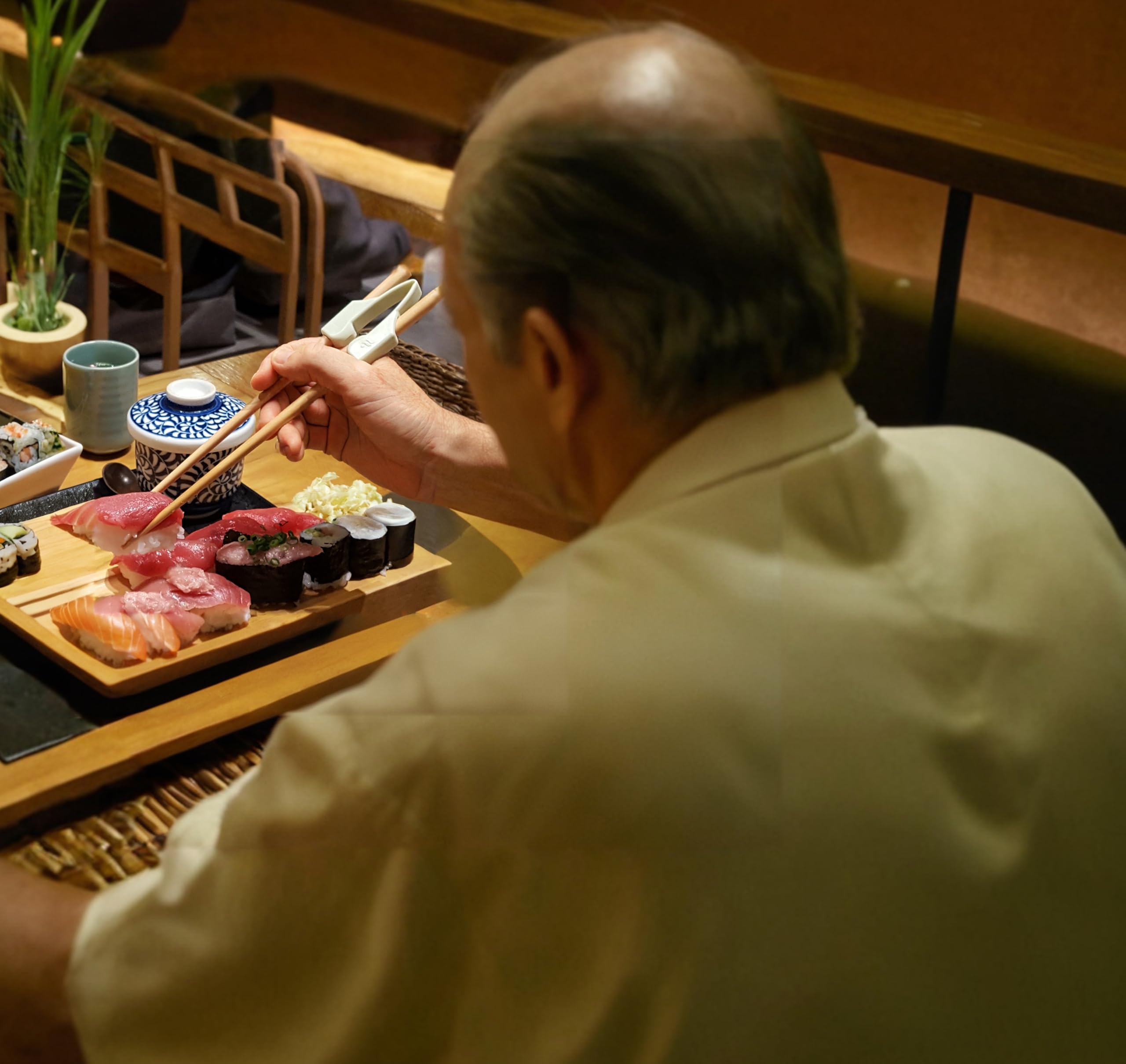 SENIOR ICARE Uso-diario-cena-asiática, mejora experiencia gastronómica.