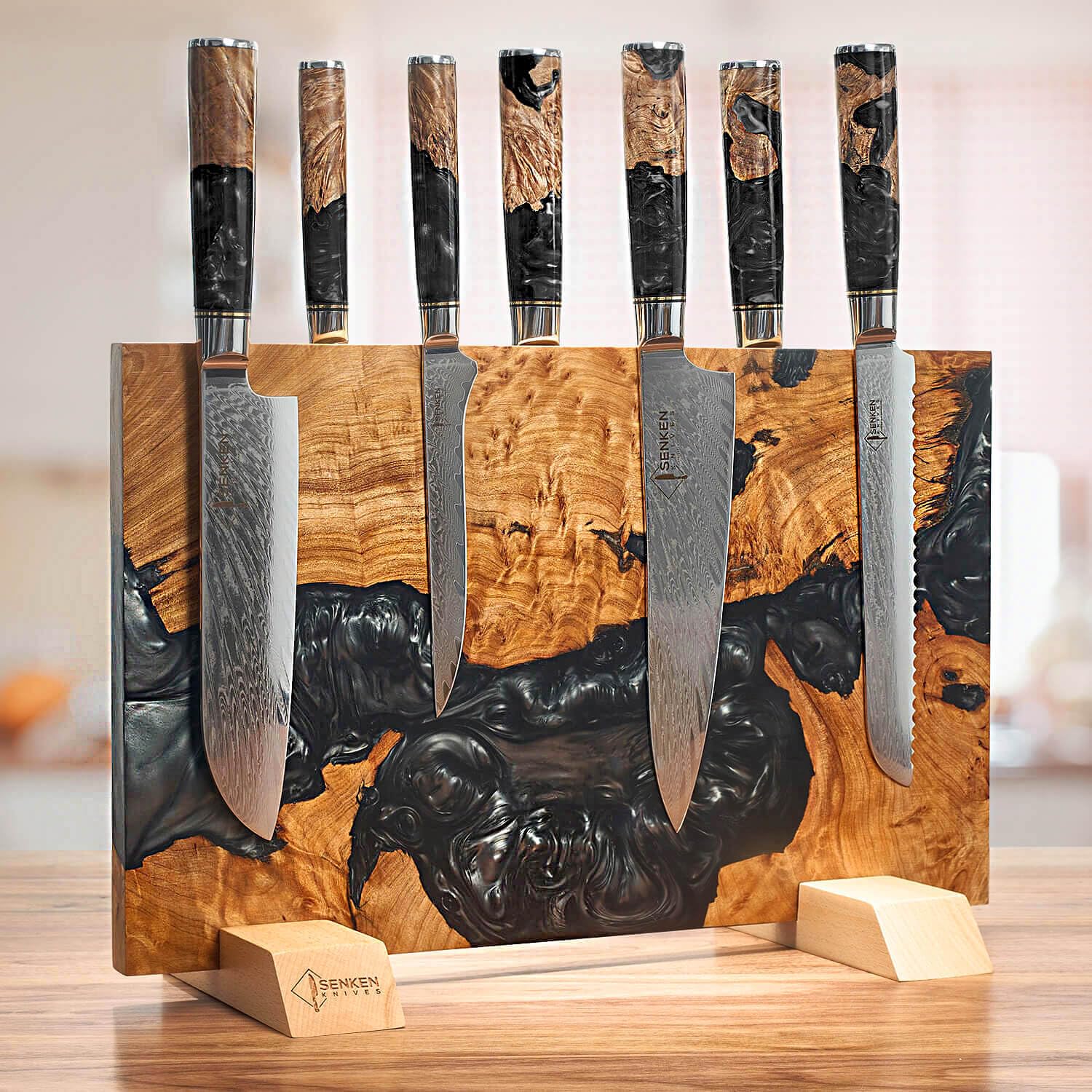 Senken Knives Black Tsunami base de haya para soporte estable del bloque.
