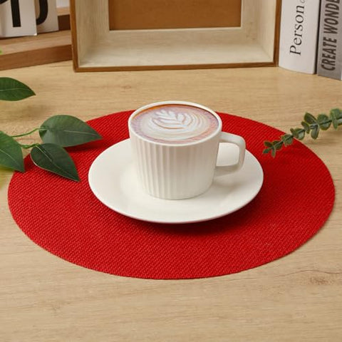 Mesa con manteles SEPGLITTER en tono rojo festivo para eventos