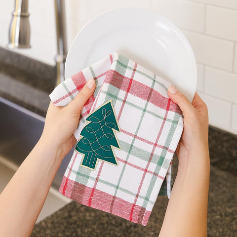 Toallas Serafina Home, árbol bordado en verde azulado con ribete dorado decora la cocina.