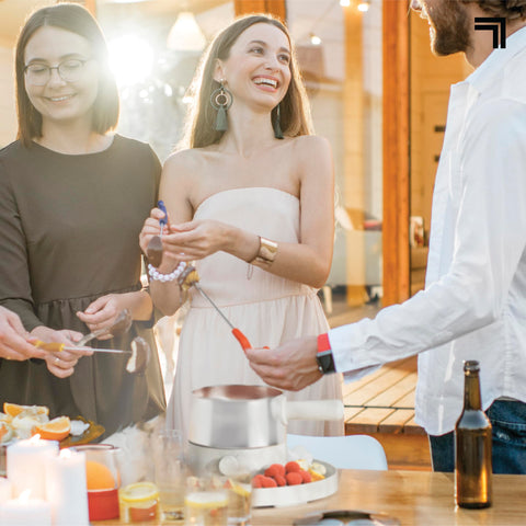 Sharper Image Fondue: brochetas con mango frío al tacto para degustación segura