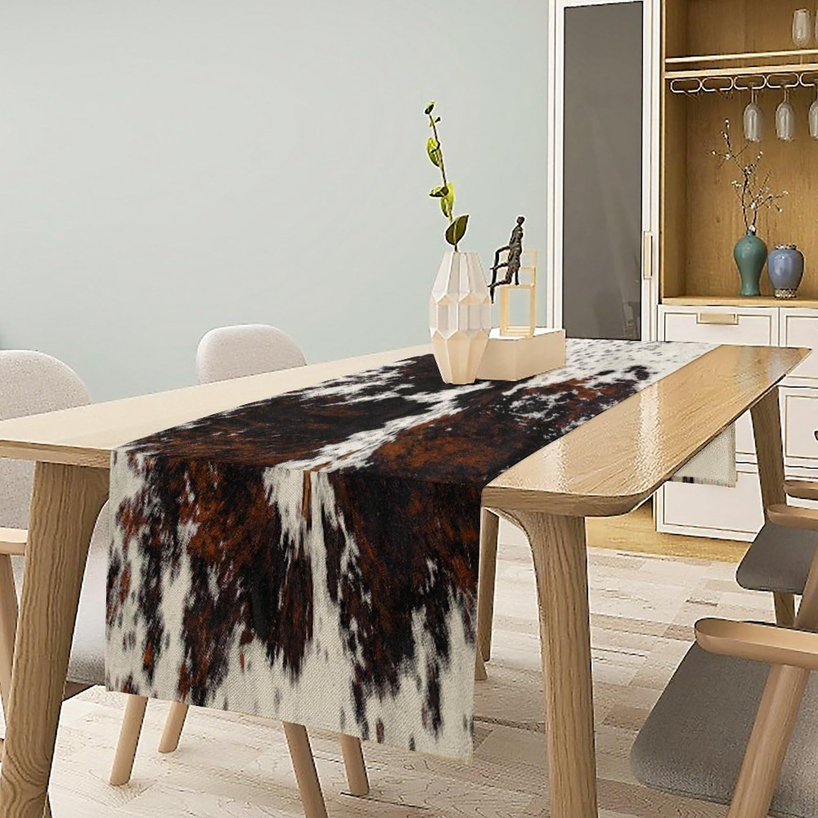 SHElifestyle corredor piel de vaca impreso, ideal para cenas y reuniones campestres.