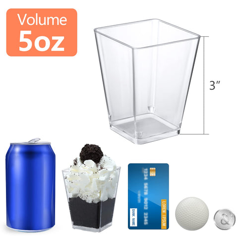 Cucharas desechables incluidas con los vasos SHOPDAY, listas para servir postres.