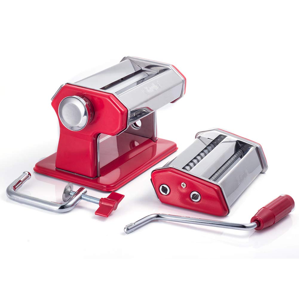 Diseño Rojo clásico que añade estilo a la cocina al hacer pasta.