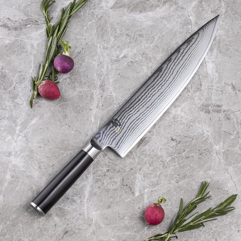 Detalle de filo del Shun Classic para filetear carnes con precisión.