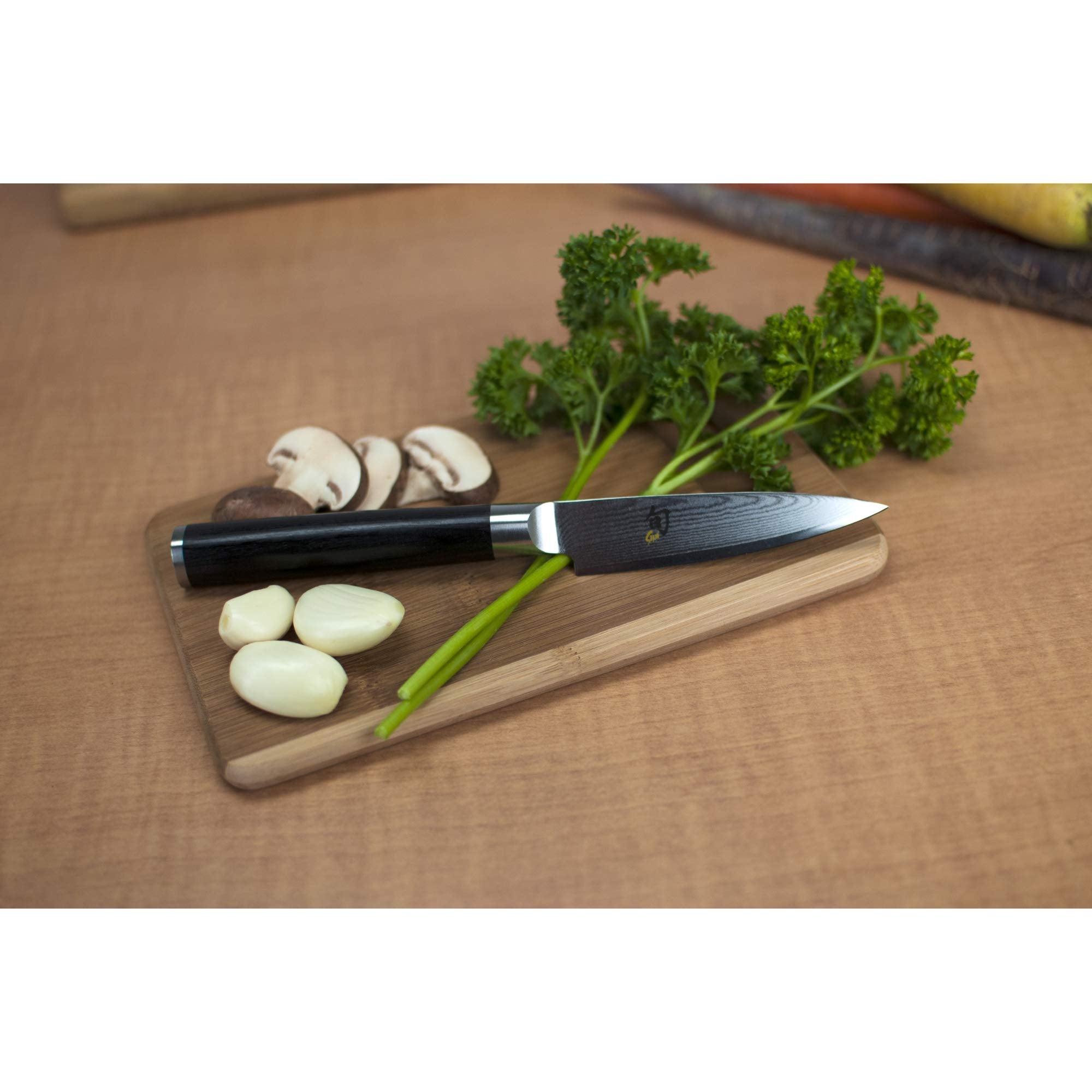 Shun Classic hoja damascada revela filo nítido y elegante.