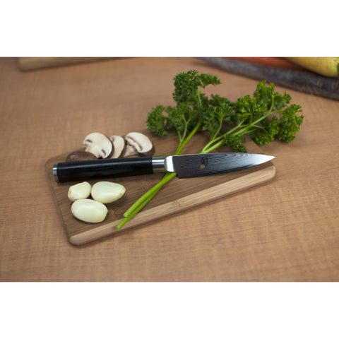 Shun Classic hoja damascada revela filo nítido y elegante.