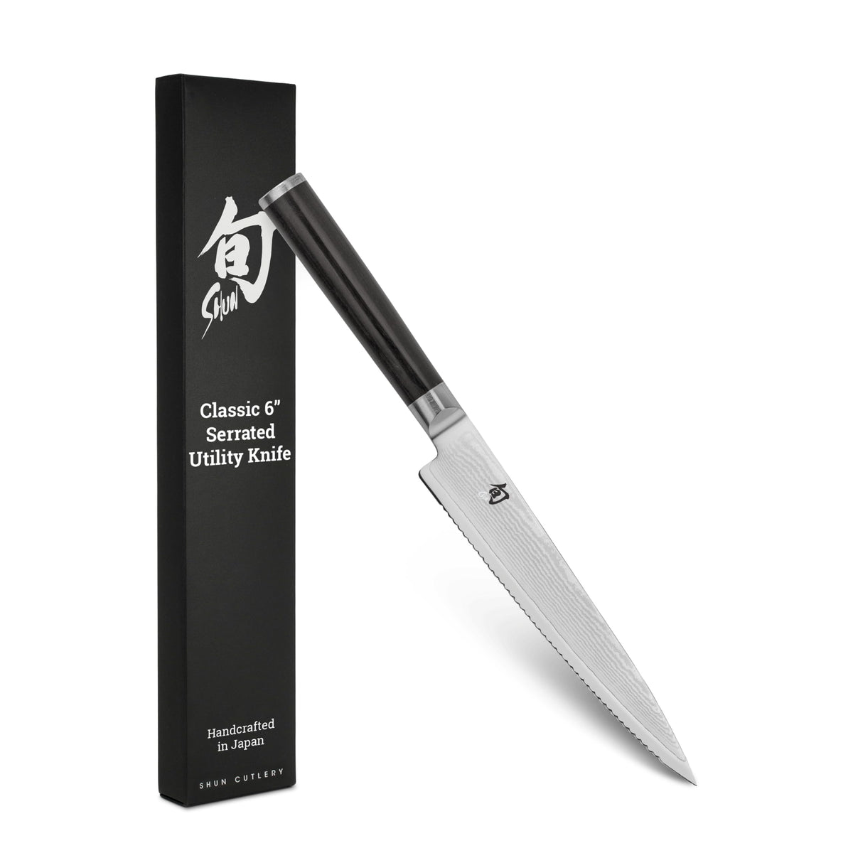 Cuchillo Shun Classic de 6 pulgadas con filo serrado para tomates.