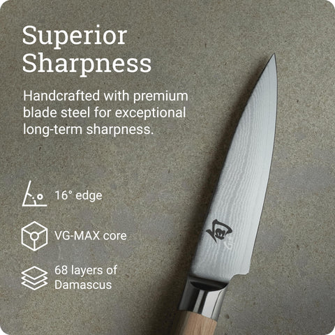Shun Classic Blonde pelando fruta con mango, alta precisión.