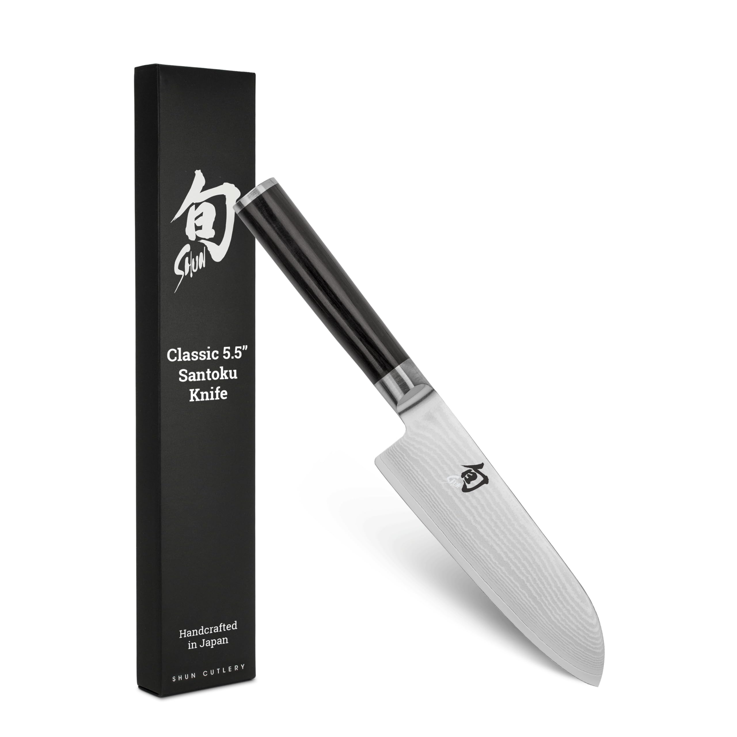 Shun Classic Santoku con mango pakkawood en forma D, agarre cómodo para uso ambidiestro.