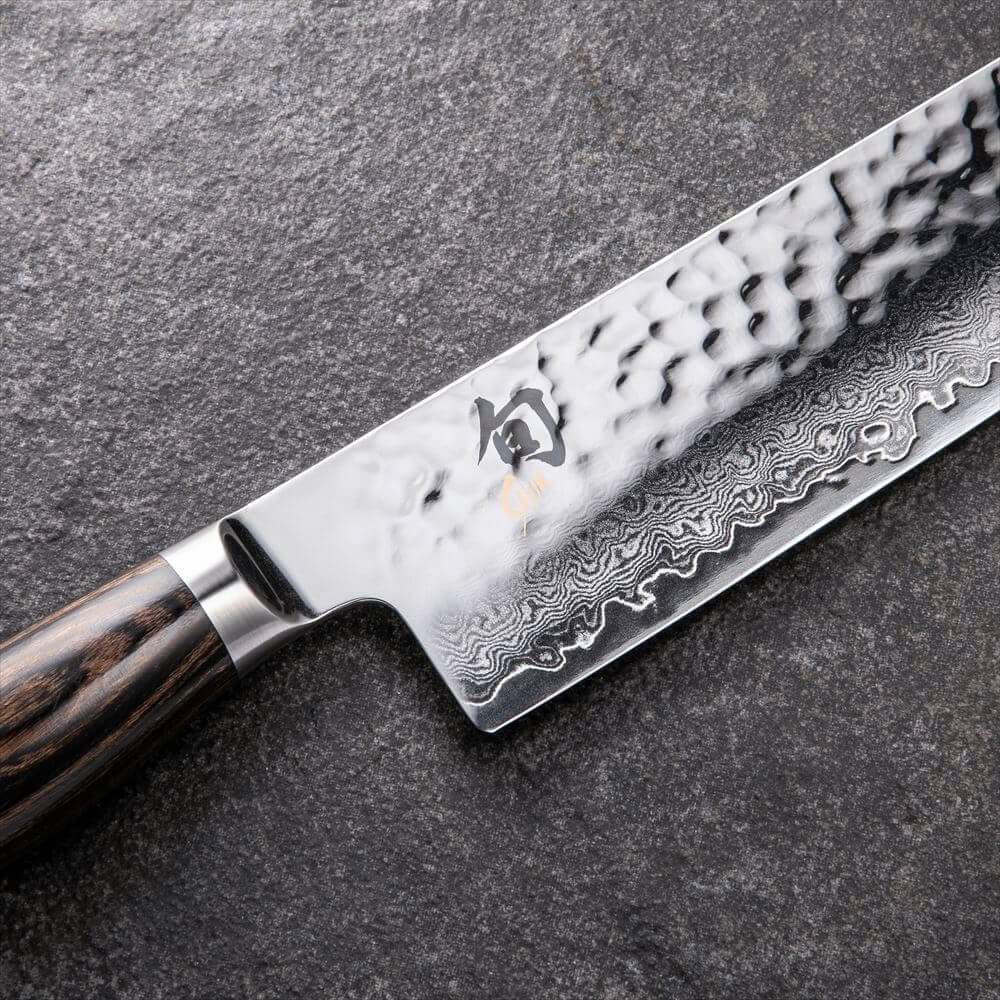 Shun Premier Nakiri, 68 capas de damasco para durabilidad en el uso diario.
