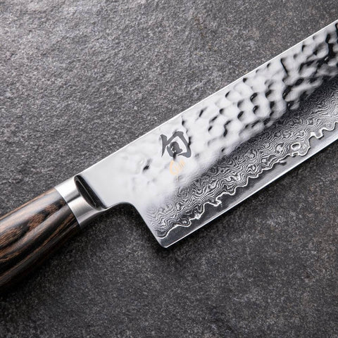 Shun Premier Nakiri, 68 capas de damasco para durabilidad en el uso diario.