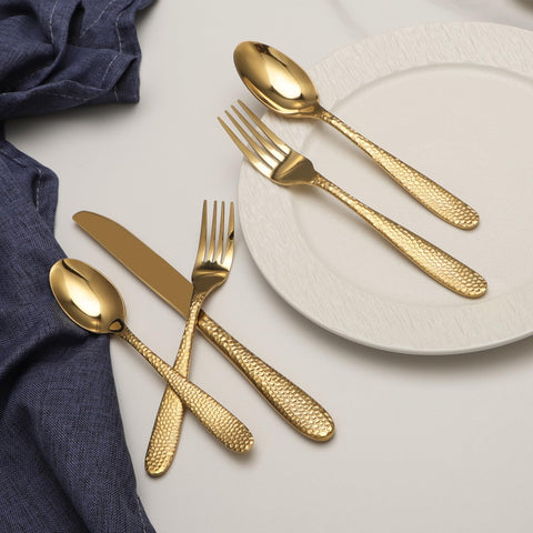 Siaka dorados para 8 comensales, ideal para reuniones familiares.