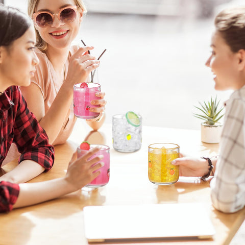 Vasos sin tallo SiliFine con diseño frutal para regalos.