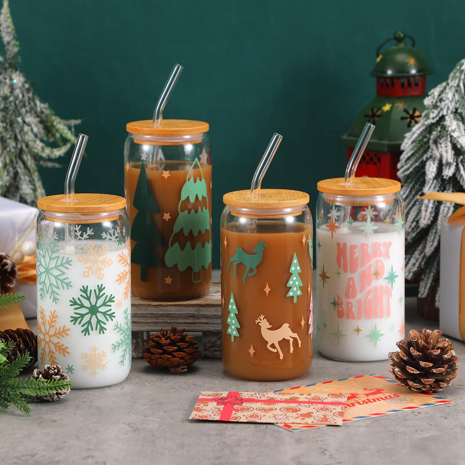 Vaso de cristal con pajilla incluido para beber sin derrames.