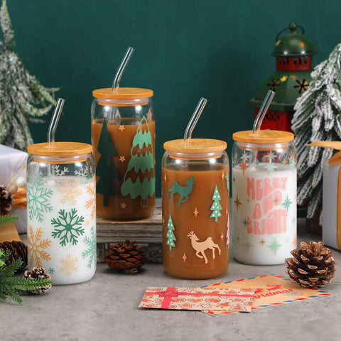 Vaso de cristal con pajilla incluido para beber sin derrames.