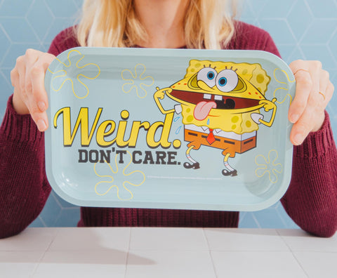 Bandeja de hojalata SpongeBob, cara divertida, uso decorativo en escritorio.