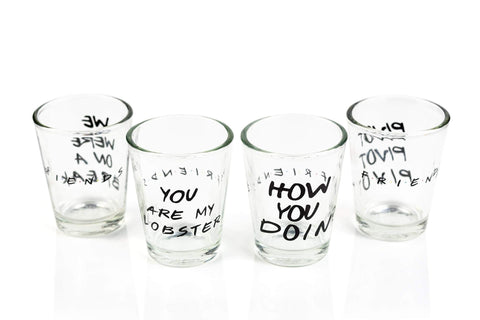 Conjunto de vasos mini Silver Buffalo sobre mesa, listo para servir bebidas.
