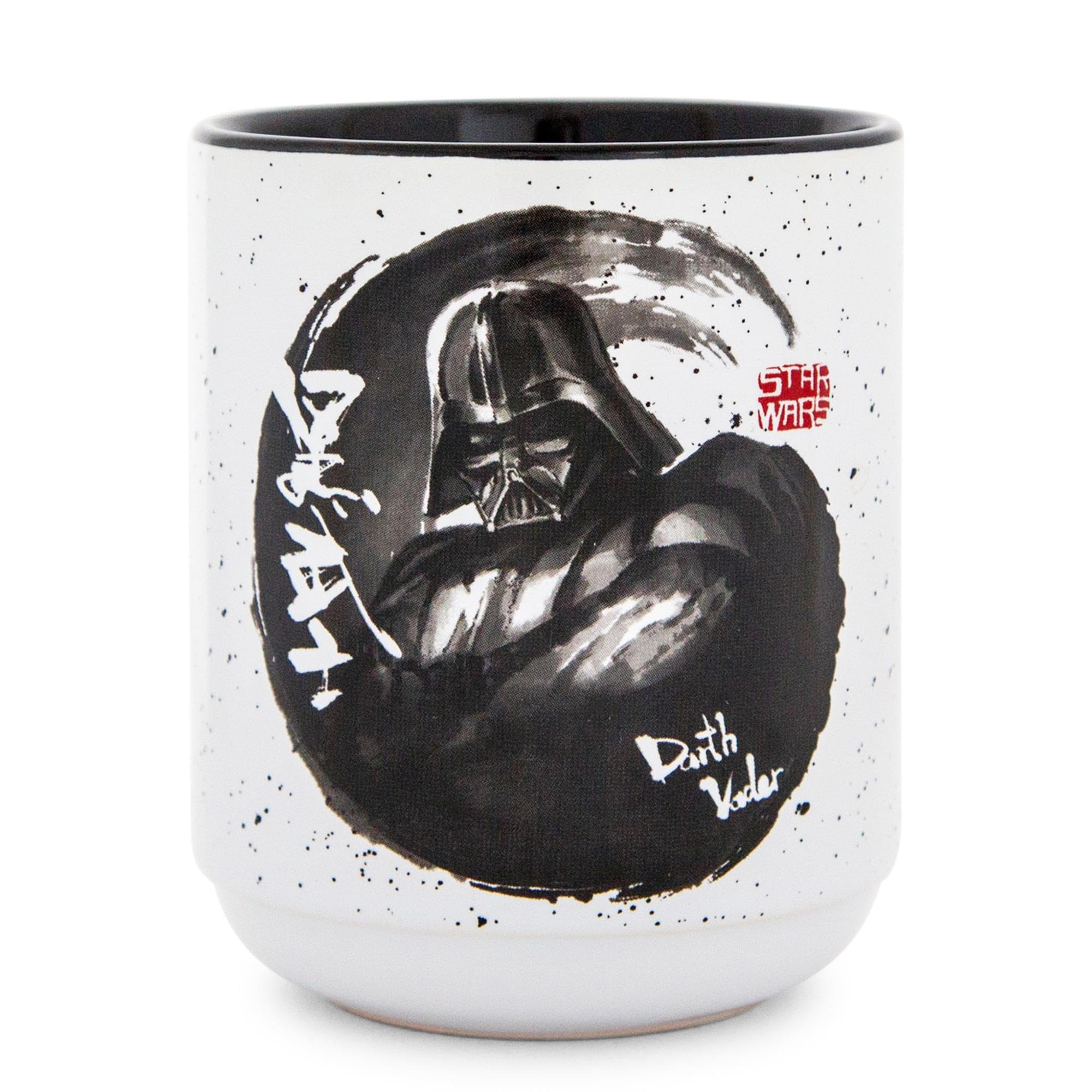 Darth Vader sin asa en taza cerámica de Silver Buffalo, ideal para té caliente.