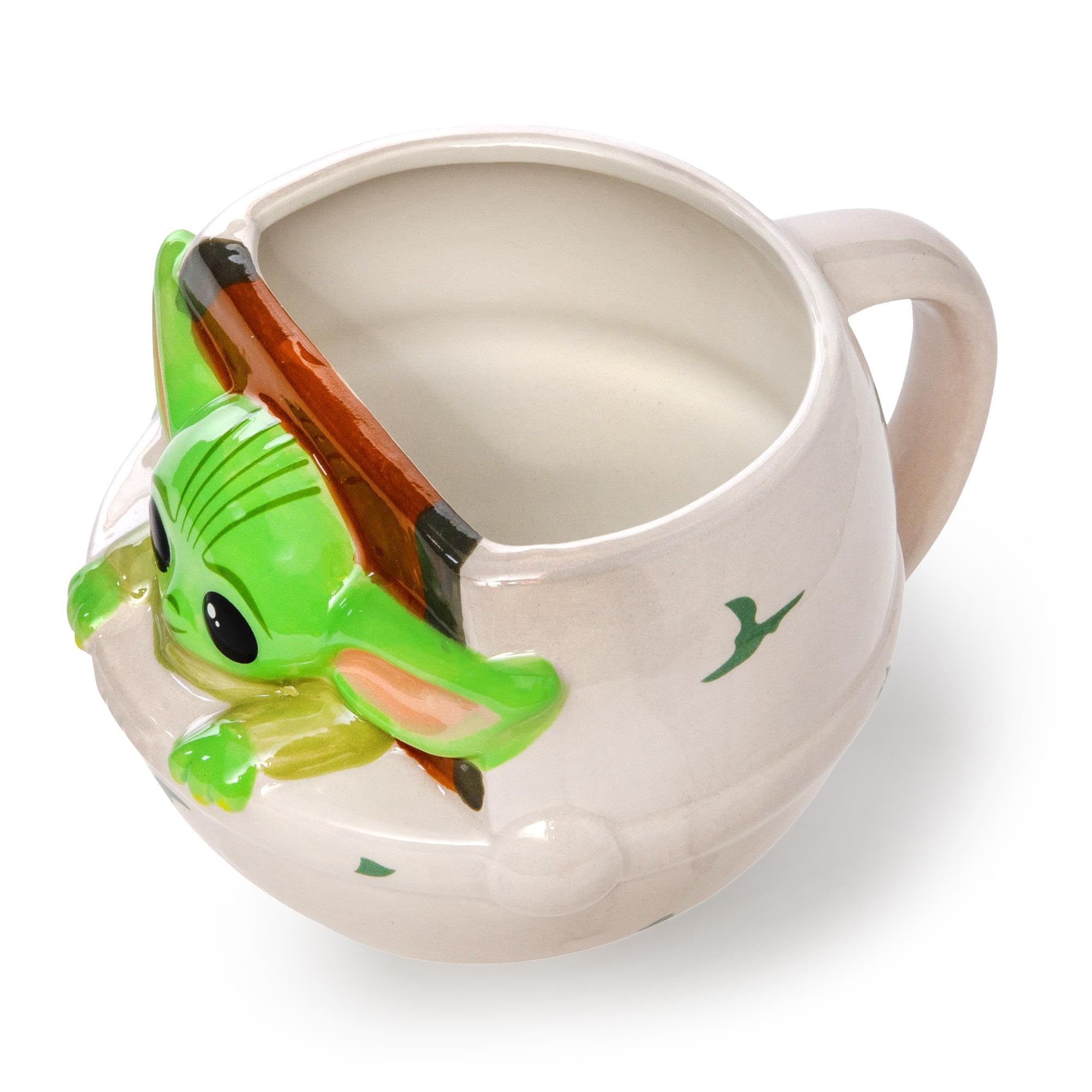Detalle de la cara del Bebé Yoda en taza 3D.