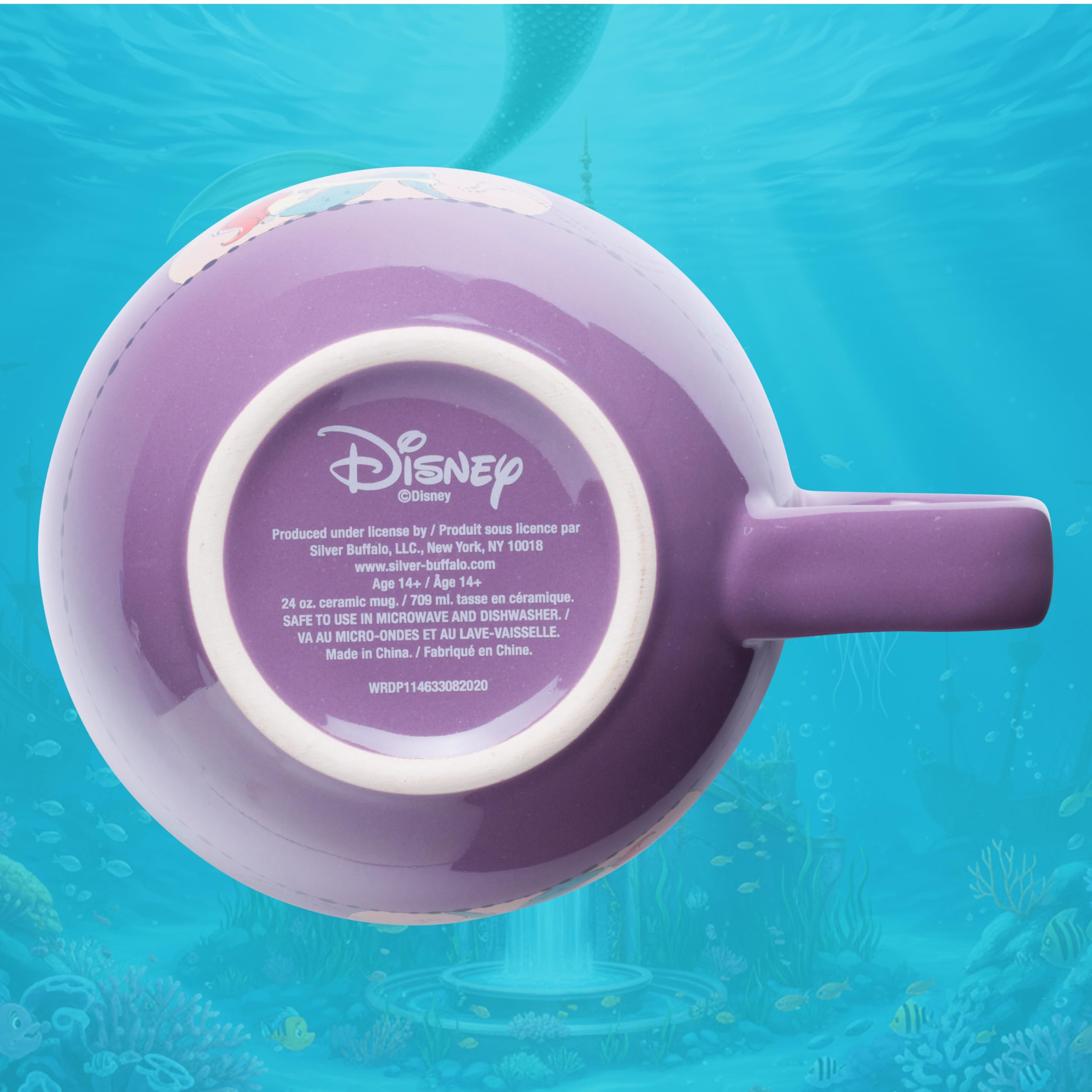 Diseño en tonos púrpura y verde azulado en taza Ariel.