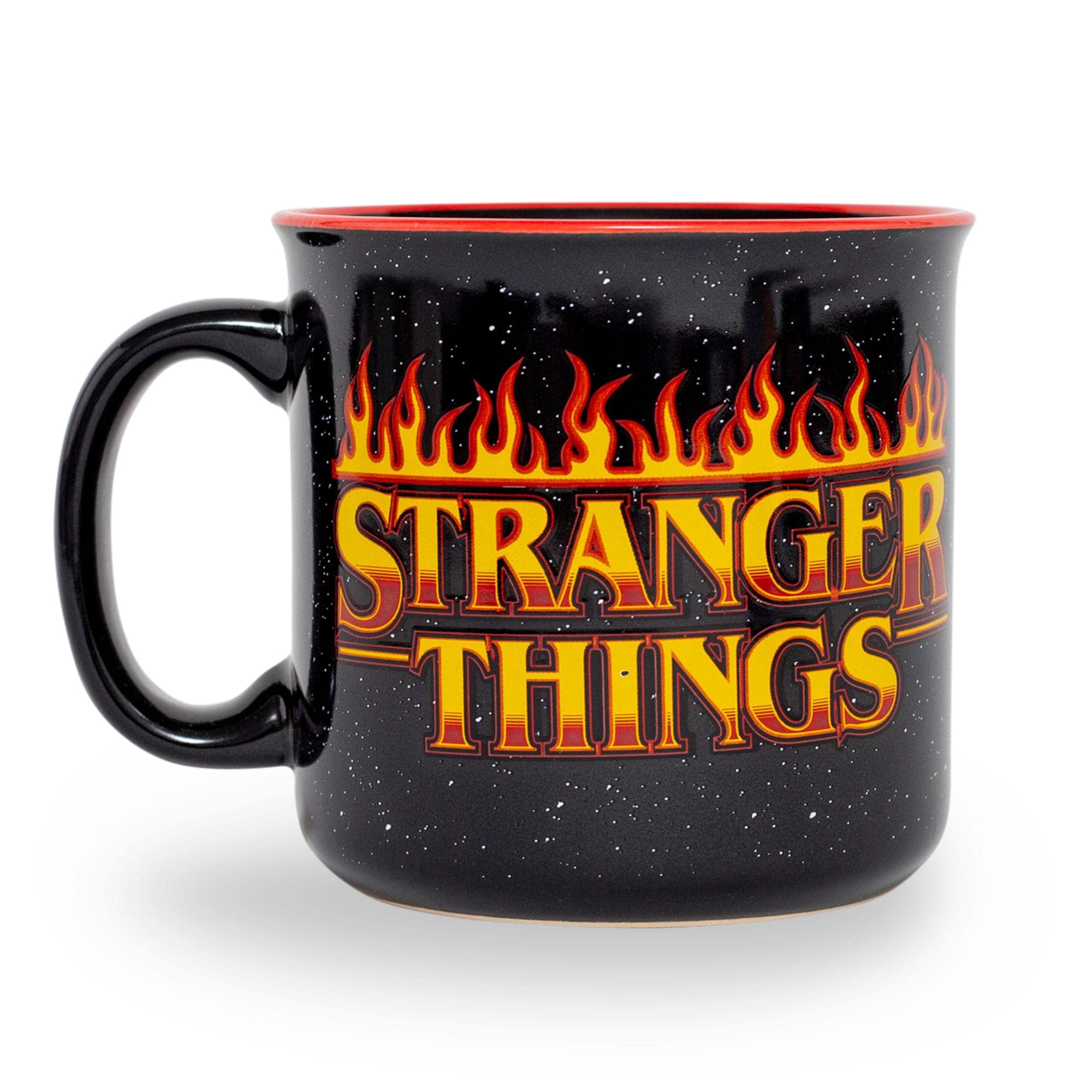 Silver Buffalo taza-camper con diseño Stranger Things, perfecto para coleccionistas.