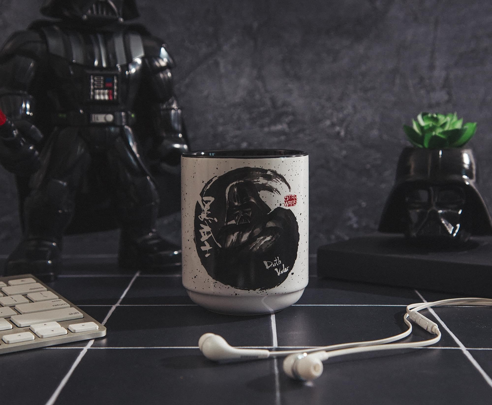 Taza cerámica con diseño Darth Vader y arte japonés, para regalar, Silver Buffalo.