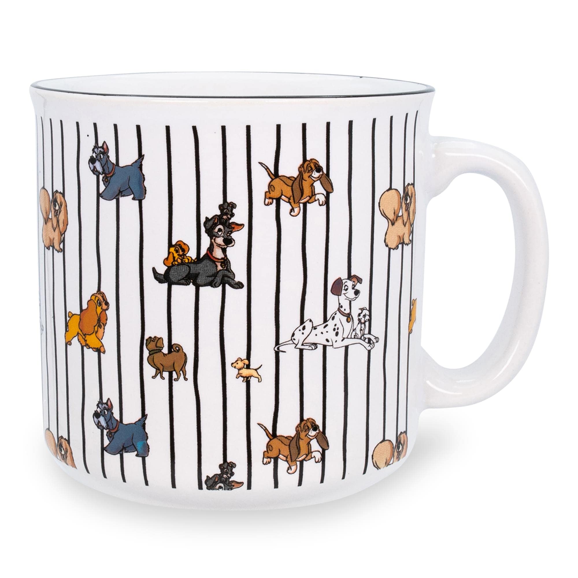Taza Silver Buffalo Disney Dogs, frente con personajes, ideal para café matutino.