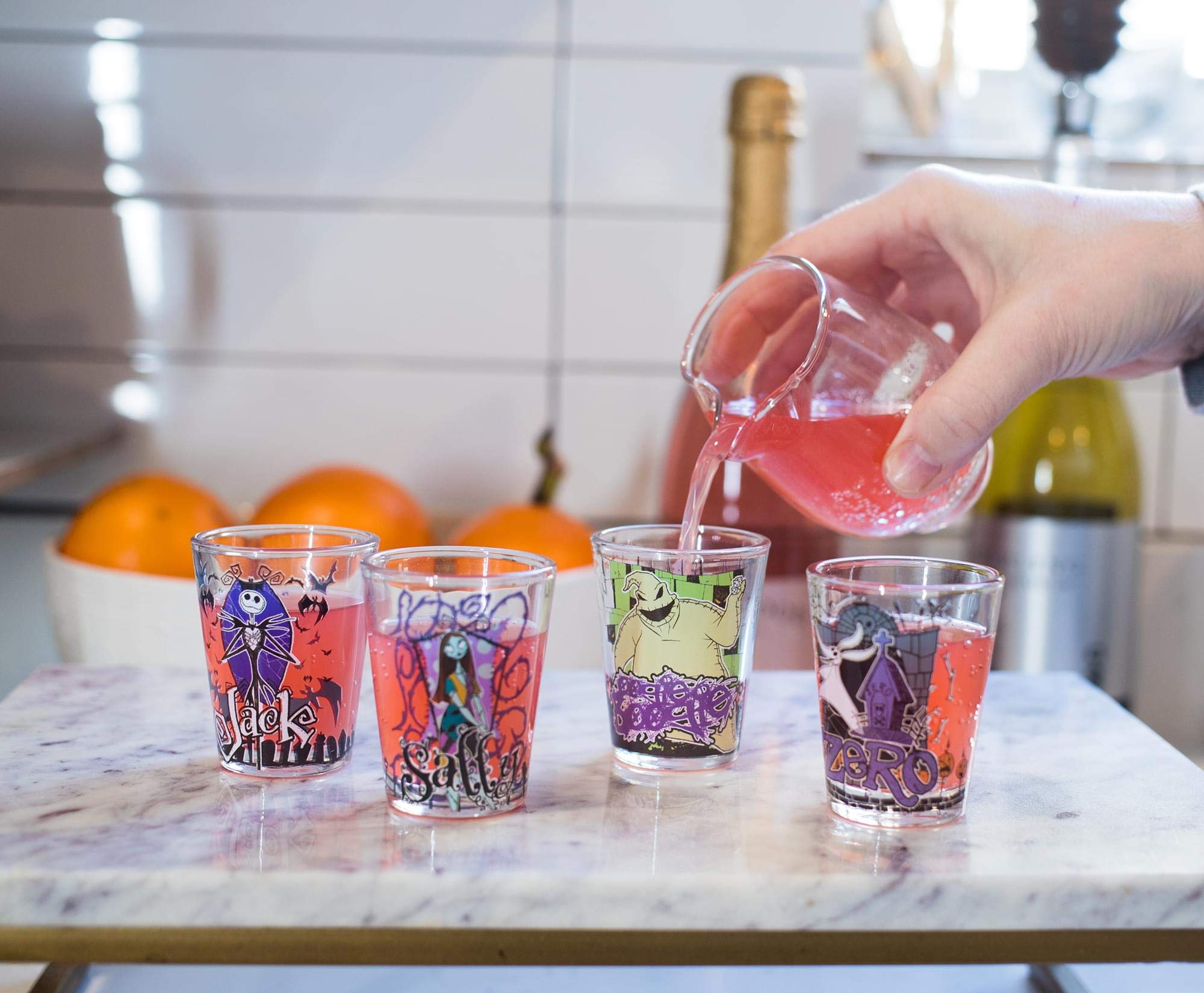 Vaso pequeño con Zero, ideal para uso diario o colección de Pesadilla.