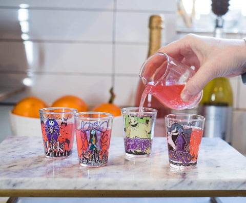 Vaso pequeño con Zero, ideal para uso diario o colección de Pesadilla.