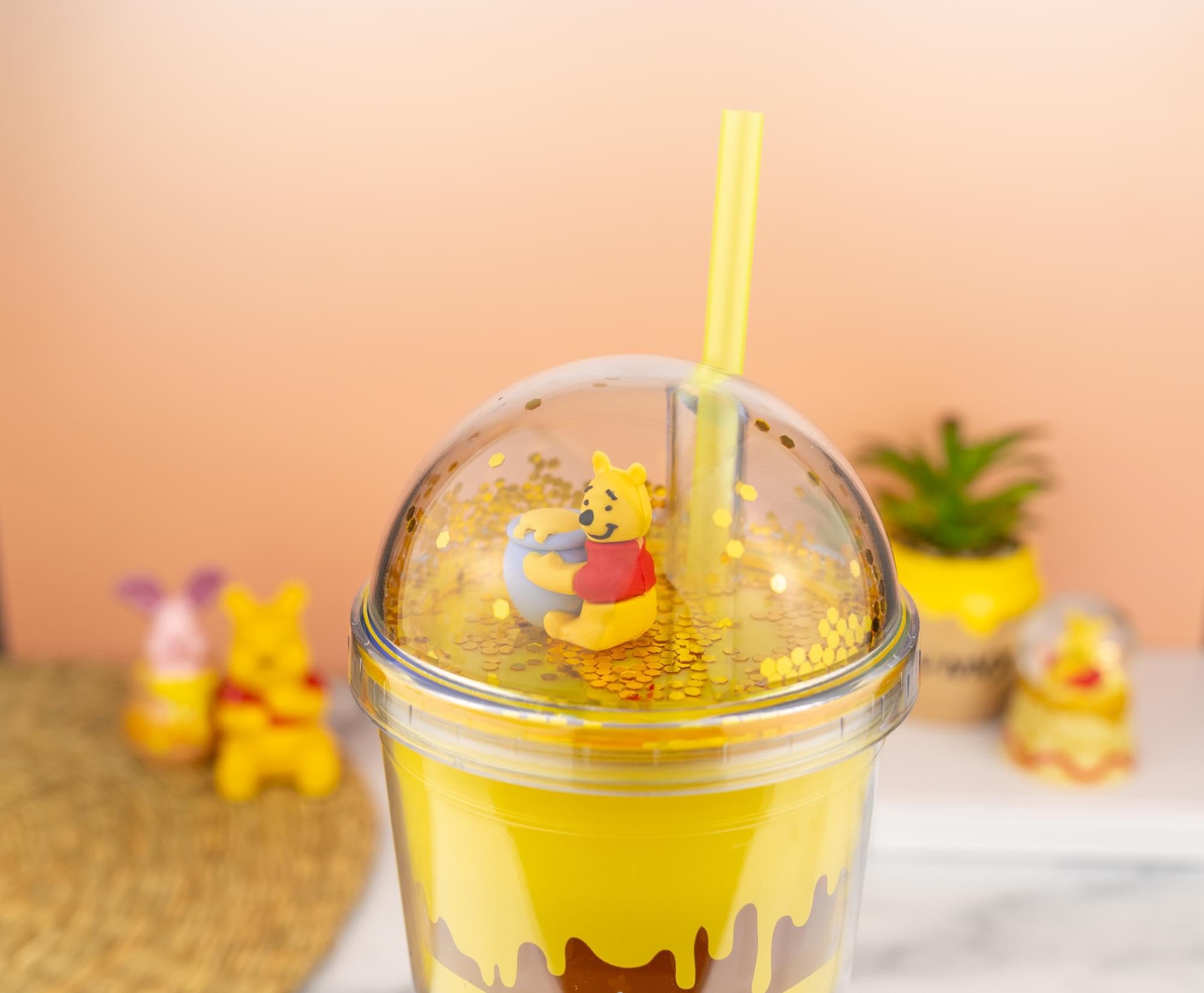 Copa Disney coleccionable Pooh de Silver Buffalo, ideal para coleccionistas.