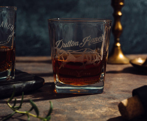 Capacidad de 9 onzas para disfrutar bebidas favoritas con Silver Buffalo Dutton Ranch.