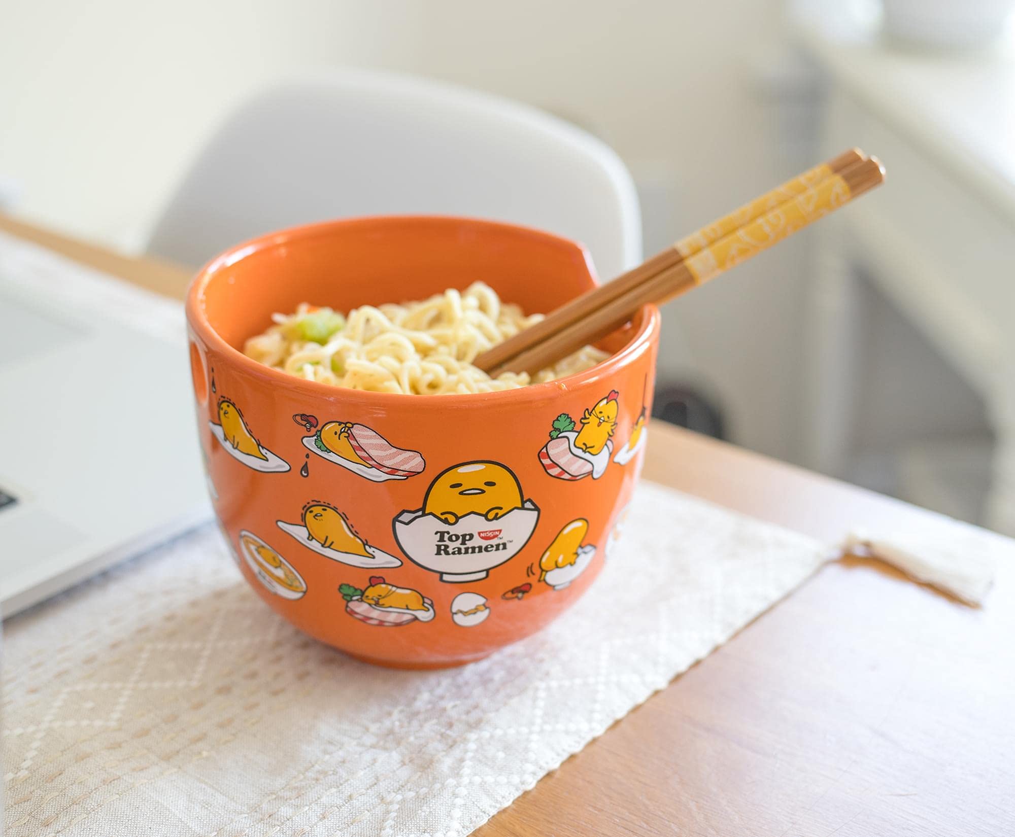 Detalle de cerámica libre de BPA de Gudetama, acabado durable.