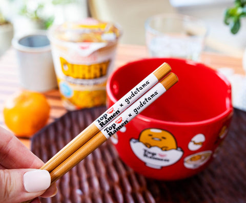 Apto para microondas y lavavajillas con Silver Buffalo Gudetama Top Ramen.